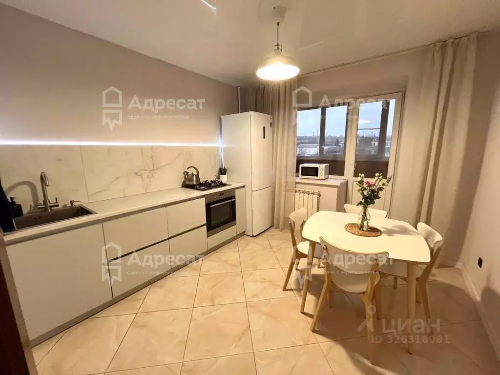 2-к кв. Волгоградская область, Волгоград ул. Базарова, 2 (65.0 м) - Фото 1