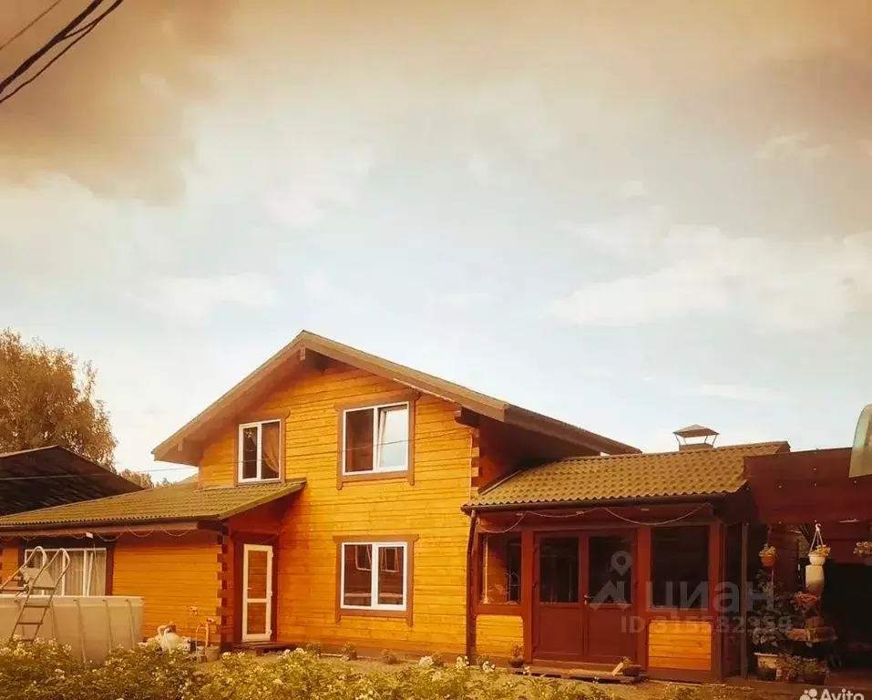 Дом в Хакасия, Абаза ул. Чапаева, 4 (150 м) - Фото 0