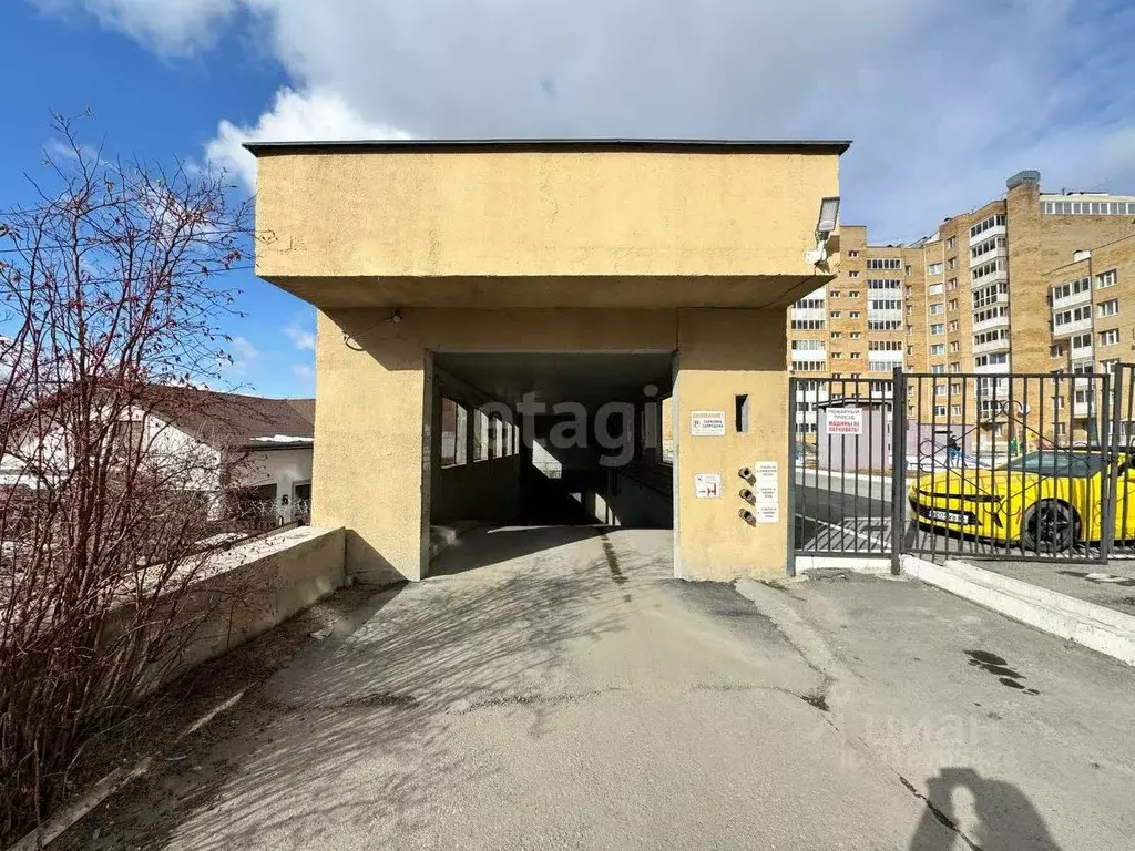 Гараж в Свердловская область, Екатеринбург ул. Рощинская, 74 (17 м) - Фото 1