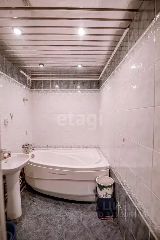 3-к кв. Сахалинская область, Южно-Сахалинск Украинская ул., 17Б (78.0 ... - Фото 1