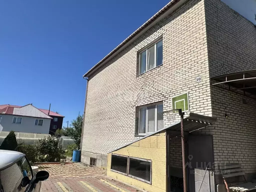 Дом в Сахалинская область, Южно-Сахалинск ул. Имени Гоголя (300 м) - Фото 1