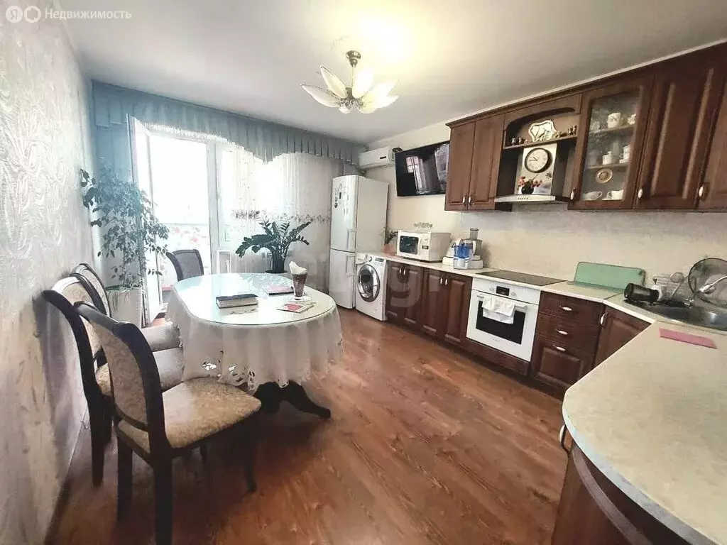 2-комнатная квартира: Геленджик, улица Маршала Жукова, 1к2 (62.5 м) - Фото 1