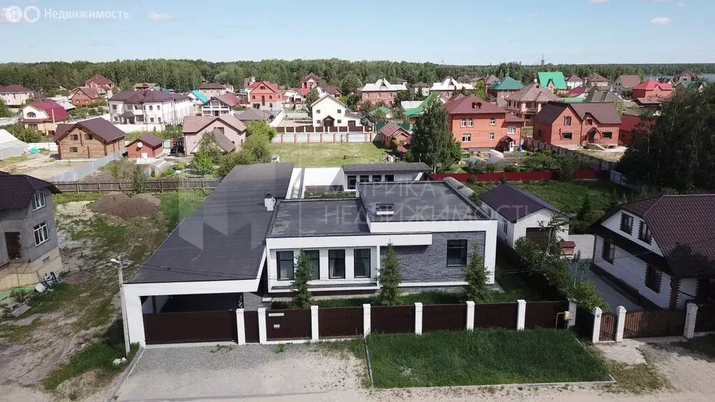 Дом в посёлок городского типа Боровский, Новая Озёрная улица (250 м) - Фото 1