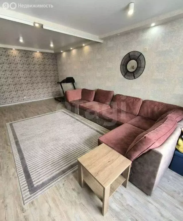 3-комнатная квартира: Калининград, улица Старшины Дадаева, 66 (100 м) - Фото 0