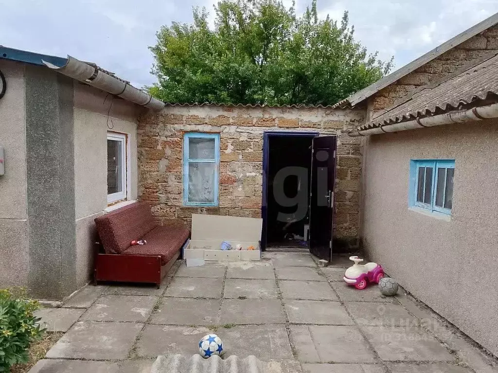 Дом в Крым, Сакский район, Митяевское с/пос, с. Шелковичное ул. ... - Фото 2