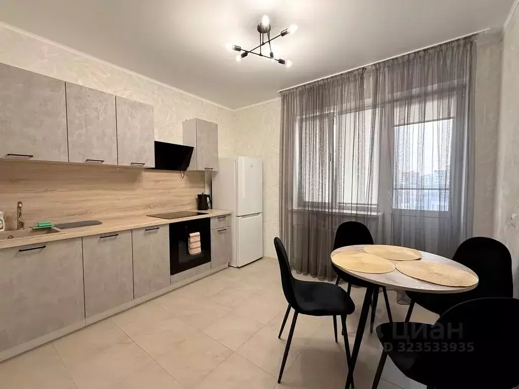 2-к кв. Белгородская область, Старый Оскол Степной мкр, 33Б (62.0 м) - Фото 1