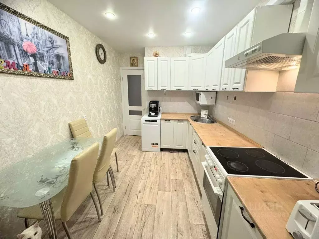 2-к кв. Свердловская область, Екатеринбург ул. Учителей, 10 (67.5 м) - Фото 1