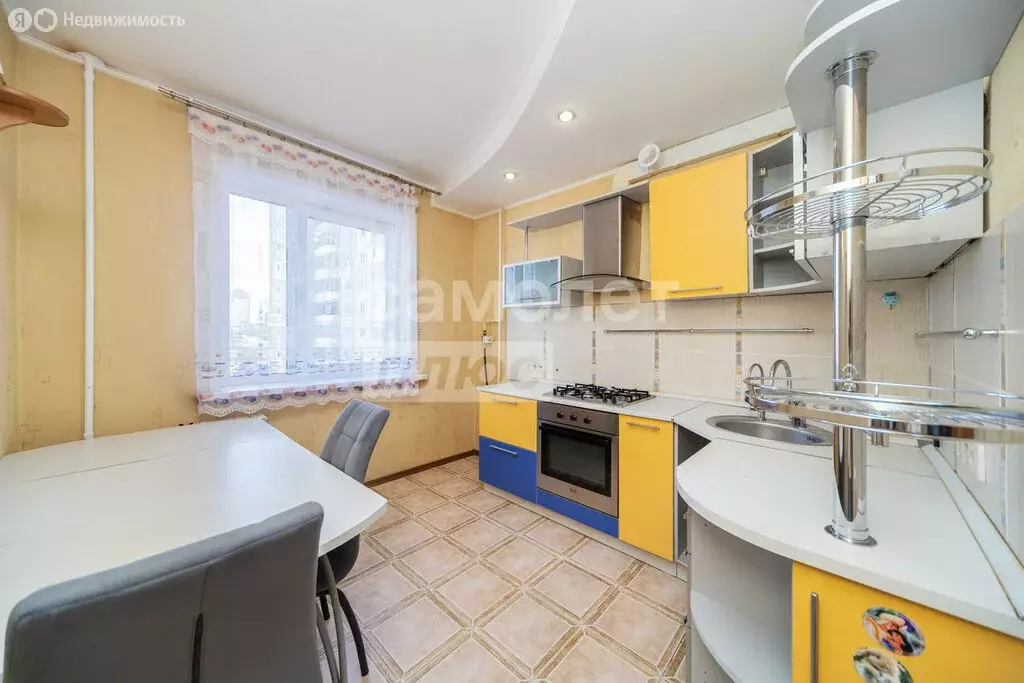 3-комнатная квартира: Пермь, улица Юрша, 56 (68 м) - Фото 1