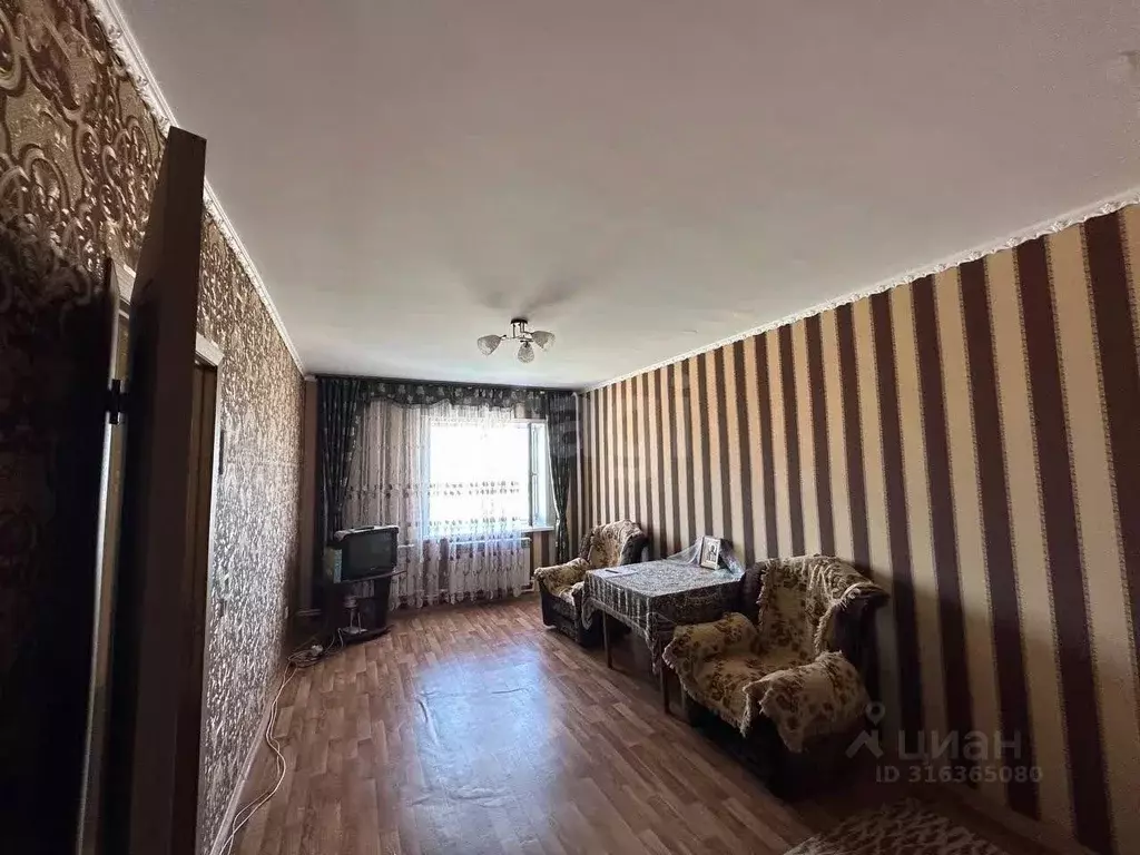 1-к кв. Брянская область, Почеп Злынковская ул., 2 (37.5 м) - Фото 0