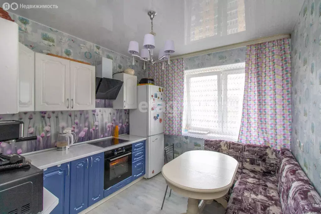 2-комнатная квартира: Тюмень, улица Мельникайте, 2к7 (58.6 м) - Фото 1
