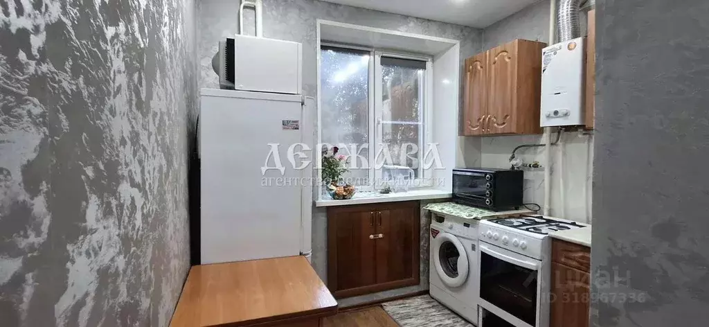 2-к кв. Белгородская область, Старый Оскол Комсомольская ул., 42 ... - Фото 1