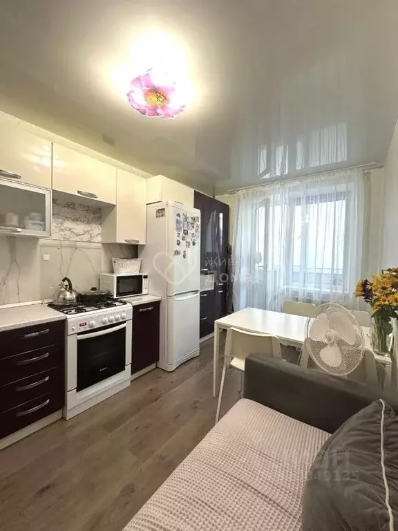 2-к кв. Волгоградская область, Волгоград ул. Добрушина, 14А (53.8 м) - Фото 0