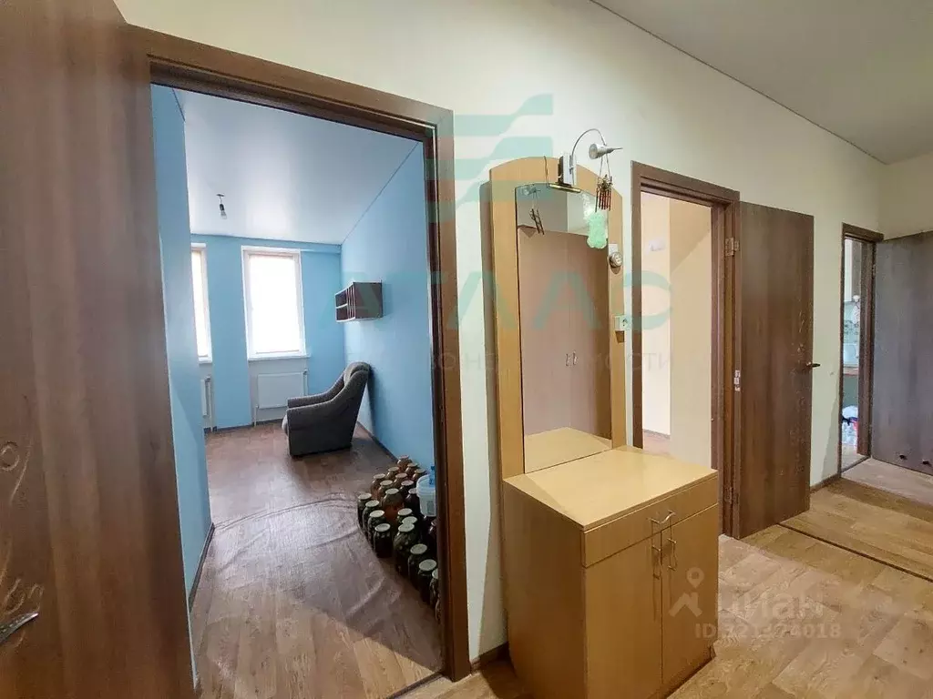 3-к кв. Крым, Симферопольский район, Гвардейское пгт ул. Острякова, 32 ... - Фото 1