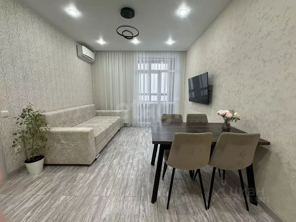 2-к кв. Тюменская область, Тюмень ул. Фармана Салманова, 12 (56.0 м) - Фото 1