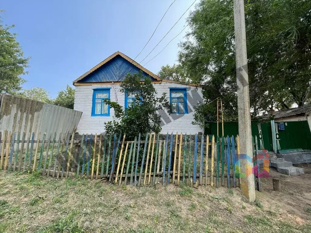 Дом в Калмыкия, Сарпинский район, пос. Кировский Зеленая ул. (54 м) - Фото 0