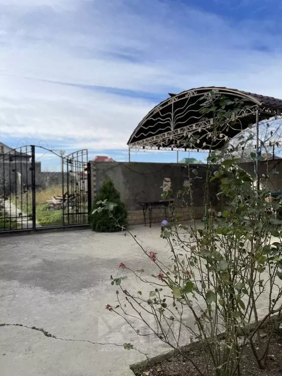 Дом в Дагестан, Каспийск Колос СНТ, ул. 8-я Линия, 4 (250 м) - Фото 1