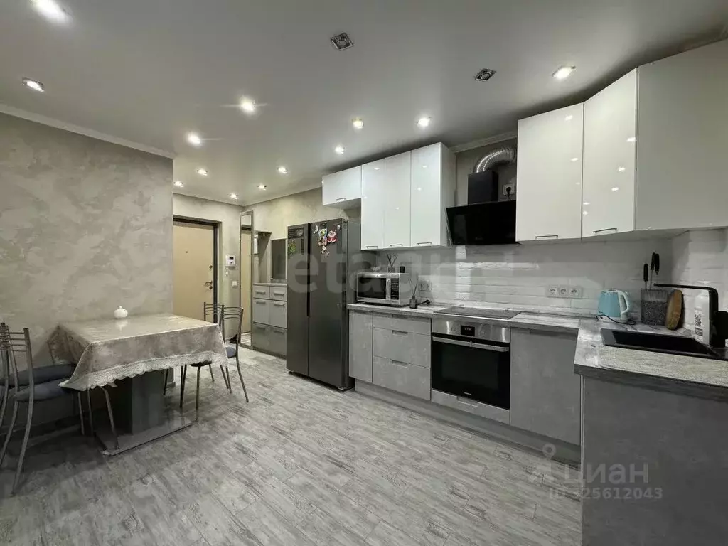 2-к кв. Тюменская область, Тюмень ул. 50 лет Октября, 57А (60.0 м) - Фото 1