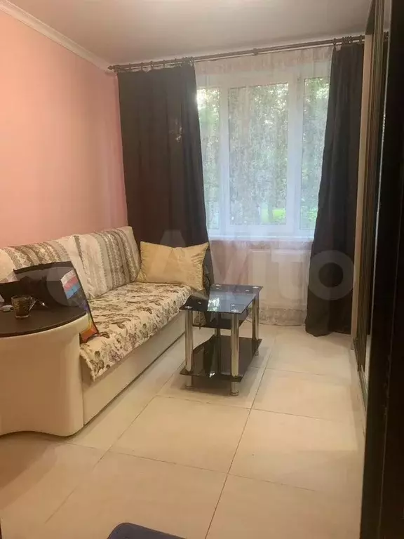 Комната 12 м в 4-к., 1/9 эт. - Фото 0