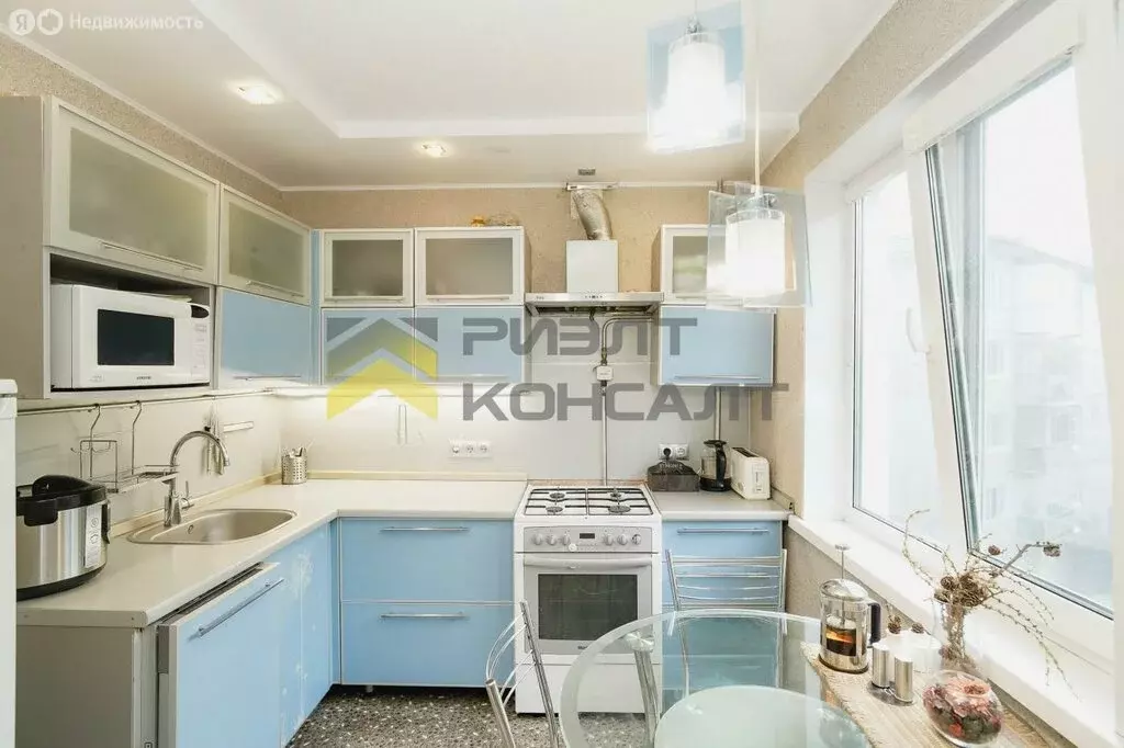 3-комнатная квартира: Омск, 3-й микрорайон, улица Путилова, 8 (58.3 м) - Фото 1