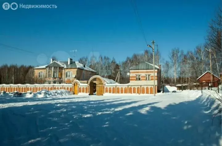 Дом в село Бело-Безводное, улица Булгар, 27 (700 м) - Фото 1