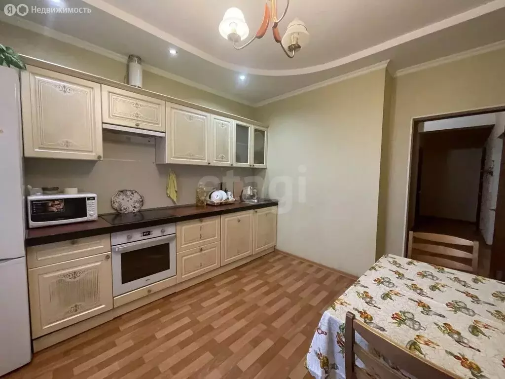 2-комнатная квартира: Астрахань, улица Кирова, 84 (68.8 м) - Фото 1