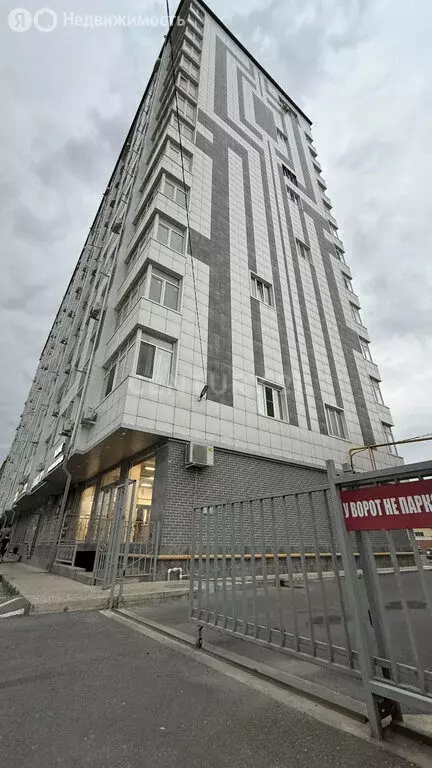 1-комнатная квартира: Махачкала, улица Эльзы Ибрагимовой, 13 (50 м) - Фото 0