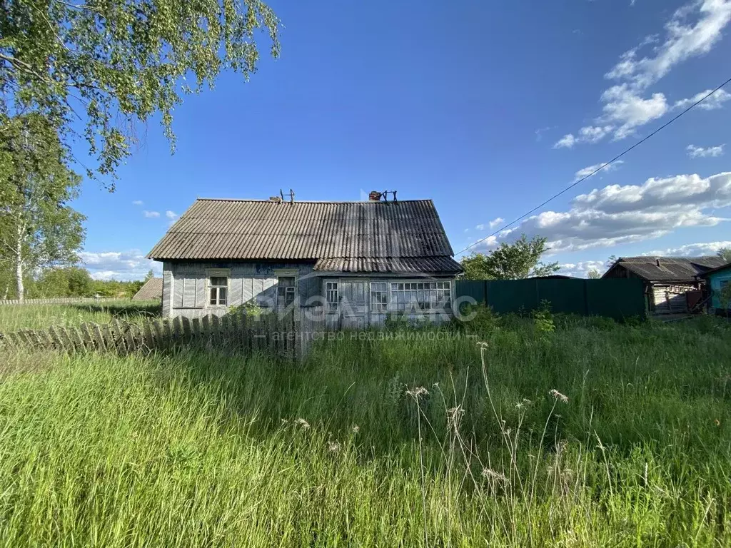 Дом в Брянская область, Навлинское городское поселение, с. ... - Фото 0