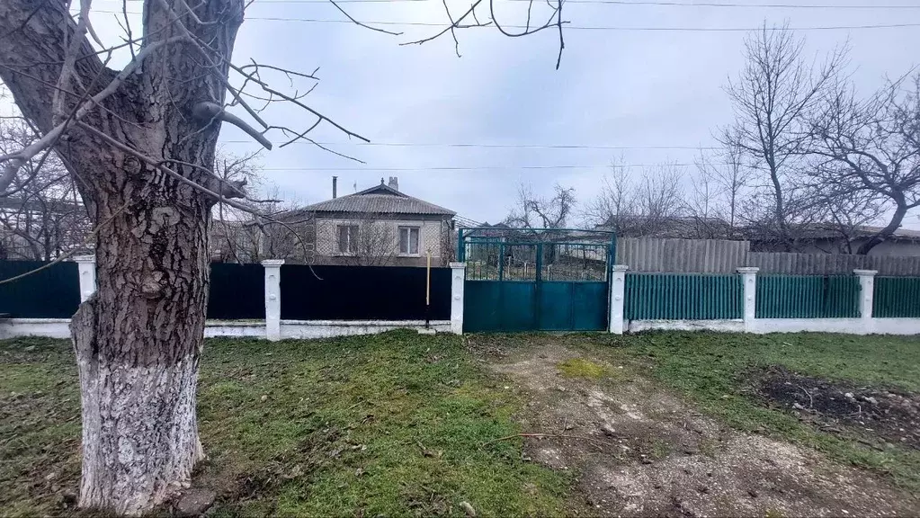 Дом в Крым, Нижнегорский район, с. Садовое ул. Октябрьская, 80 (80 м) - Фото 1