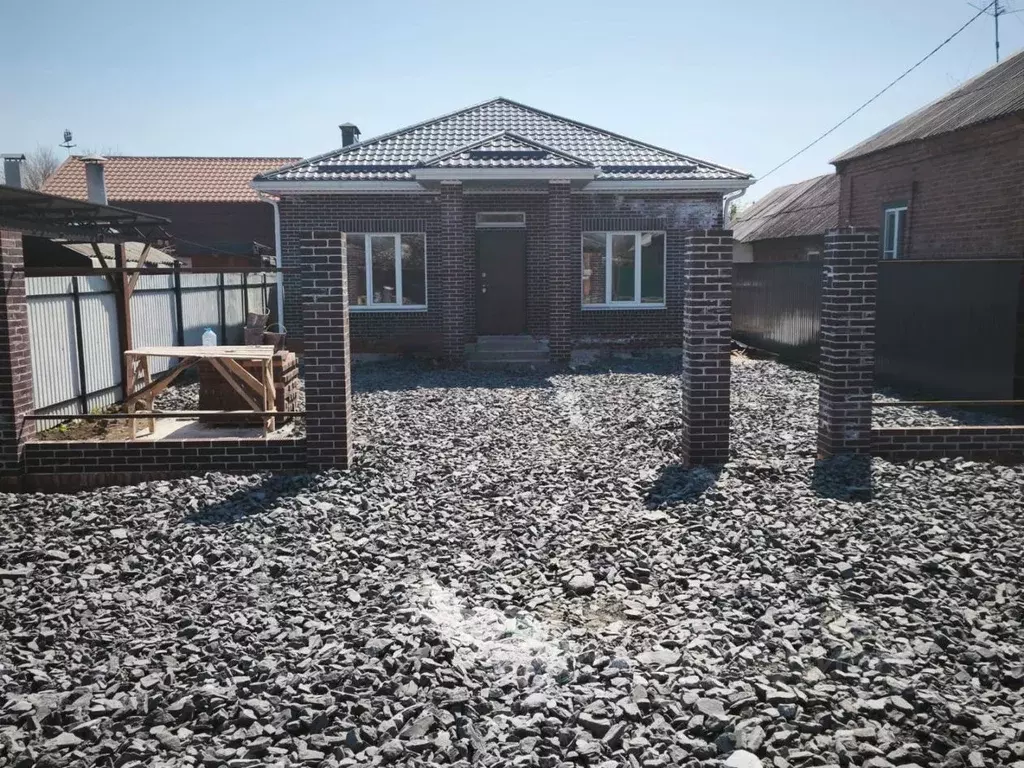 Дом в Ростовская область, Батайск Эстонская ул., 9 (112 м) - Фото 1