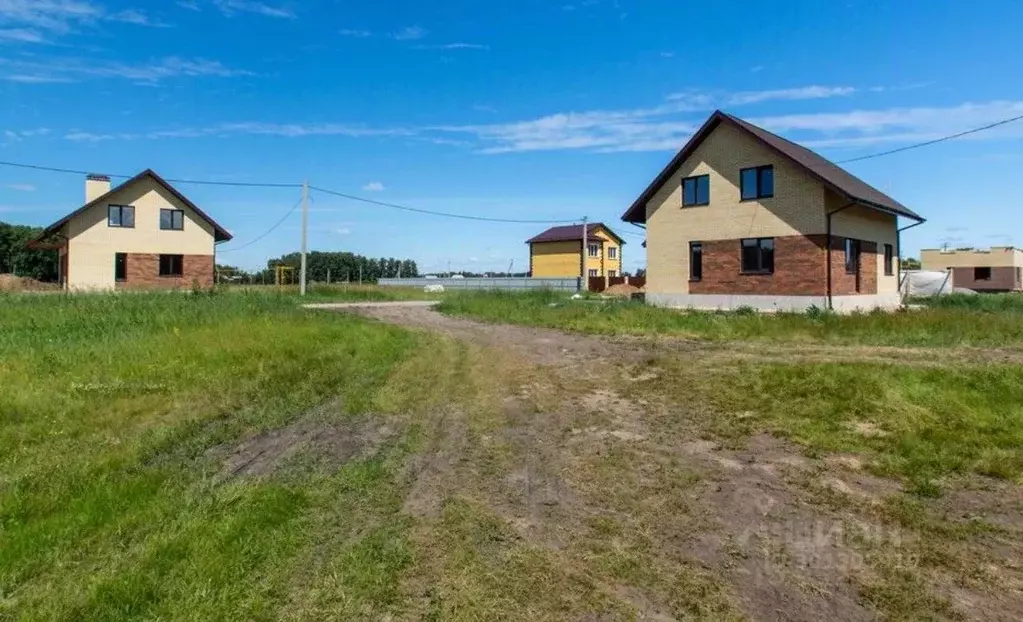 Участок в Омская область, Омский район муниципальный округ, д. ... - Фото 1