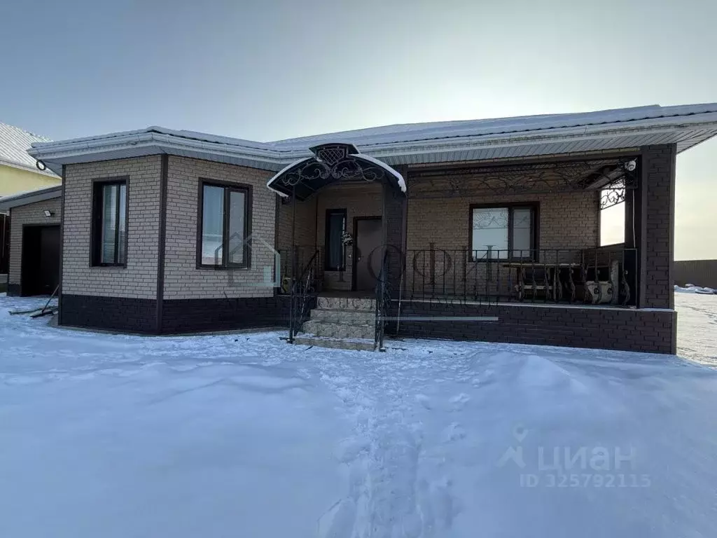 Дом в Белгородская область, Чернянский район, Ездоченское с/пос, с. ... - Фото 1