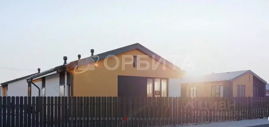 Дом в Тюменская область, Тюменский муниципальный округ, с. Ембаево  ... - Фото 1