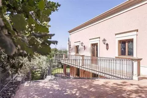 Superb 6 Bedroom Villa in Ragalna Sicily Italy - Фото 1