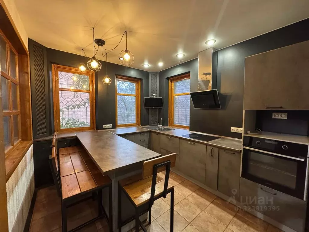 Дом в Краснодарский край, Краснодар Центральный мкр, ул. Коммунаров, ... - Фото 1