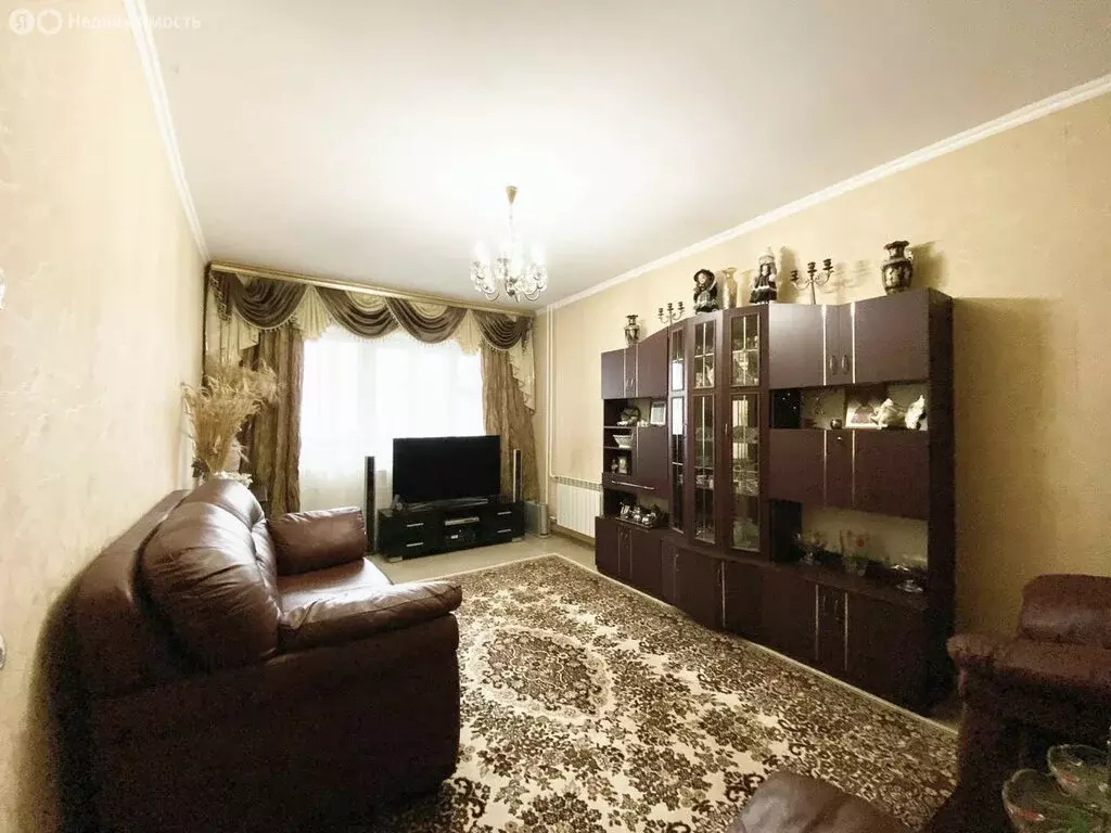 3-комнатная квартира: Астрахань, улица Сен-Симона, 42к2 (80.6 м) - Фото 1