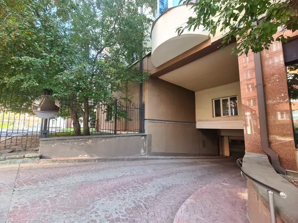 Гараж в Свердловская область, Екатеринбург ул. Красноармейская, 37 (16 ... - Фото 2