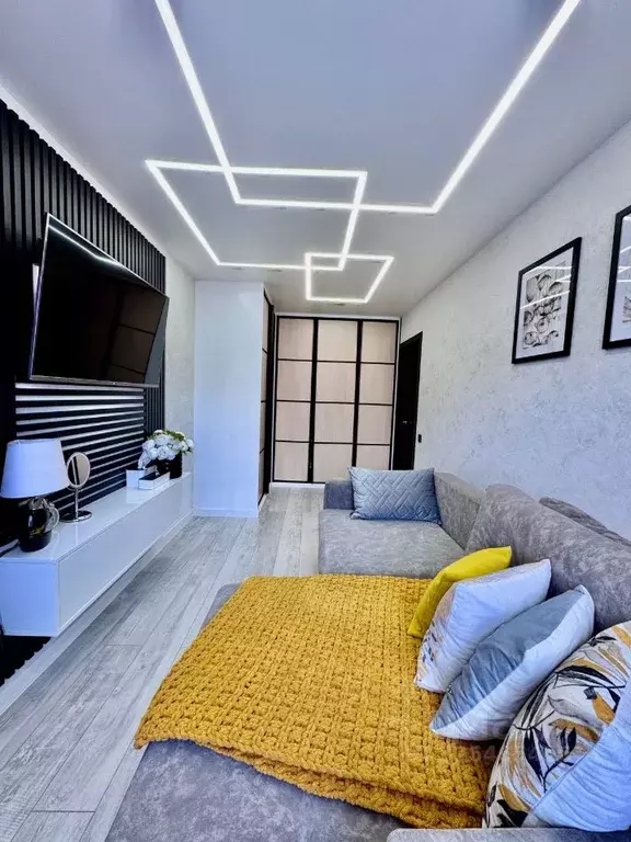 2-к кв. Омская область, Омск Чередовый мкр, ул. 6-я Чередовая, 100 ... - Фото 1