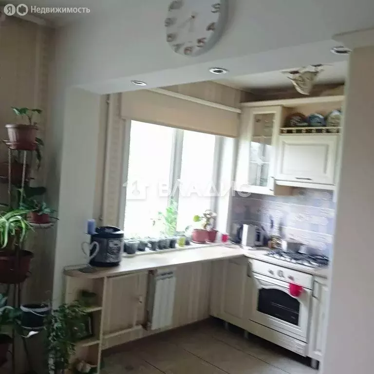 3-комнатная квартира: Бийск, улица Виктора Петрова, 2 (58.7 м) - Фото 0