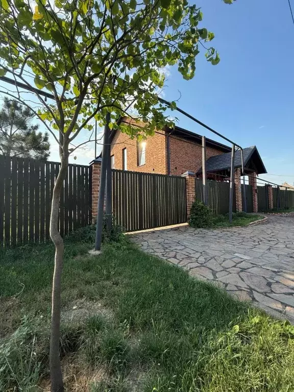 Дом в Ростовская область, Азов Азовский район, ул. Дзержинского (140 ... - Фото 0