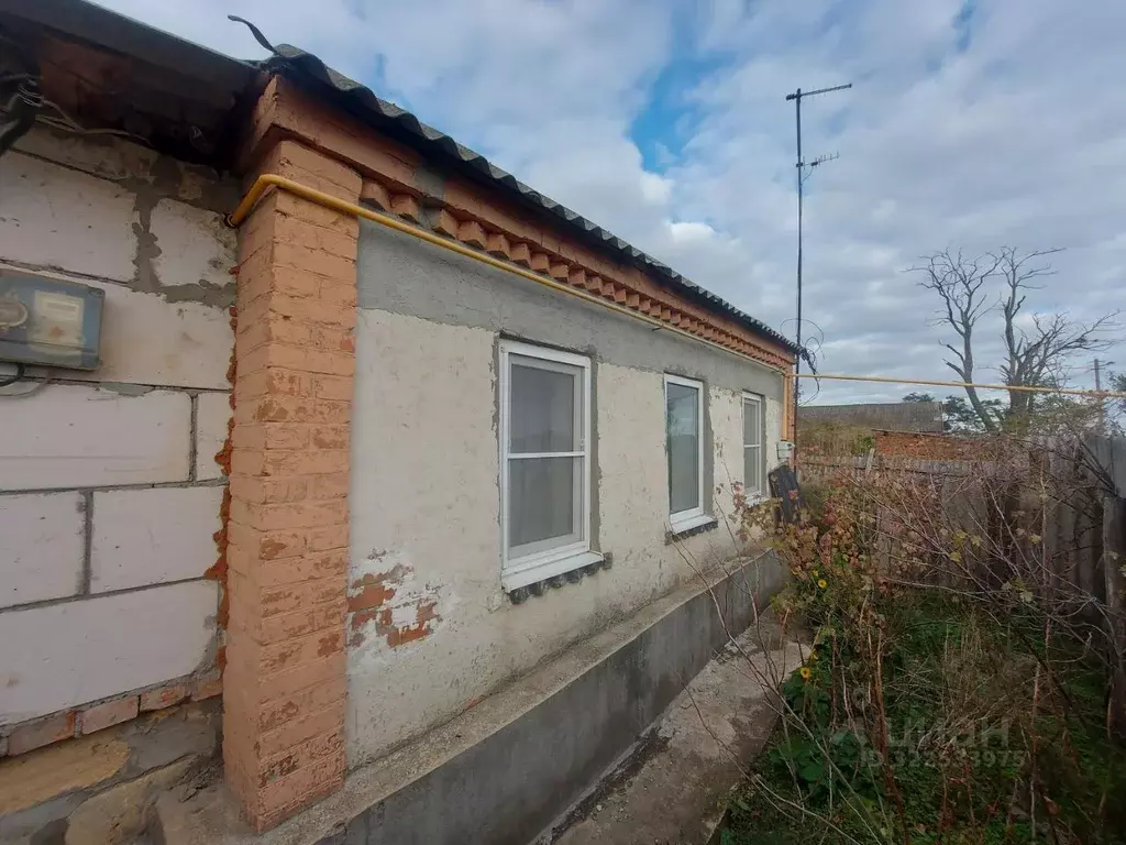 Дом в Ставропольский край, Красногвардейский муниципальный округ, с. ... - Фото 1