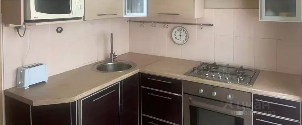 2-к кв. Омская область, Омск просп. Комарова, 27/1 (51.0 м) - Фото 1