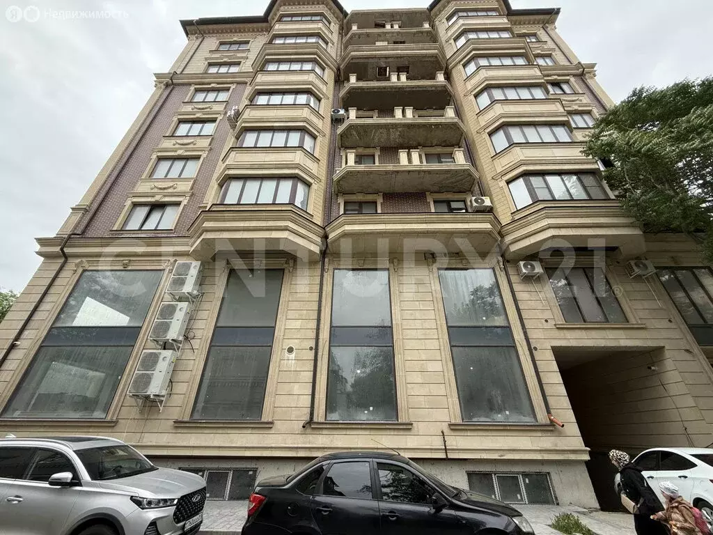 4-комнатная квартира: Махачкала, улица Дахадаева, 71 (194 м) - Фото 0