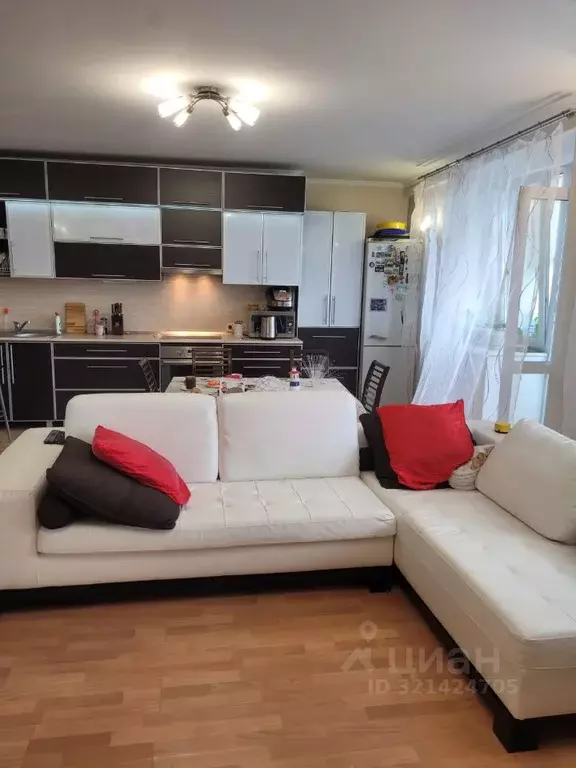 3-к кв. Омская область, Омск ул. 20 лет РККА, 256 (84.0 м) - Фото 1