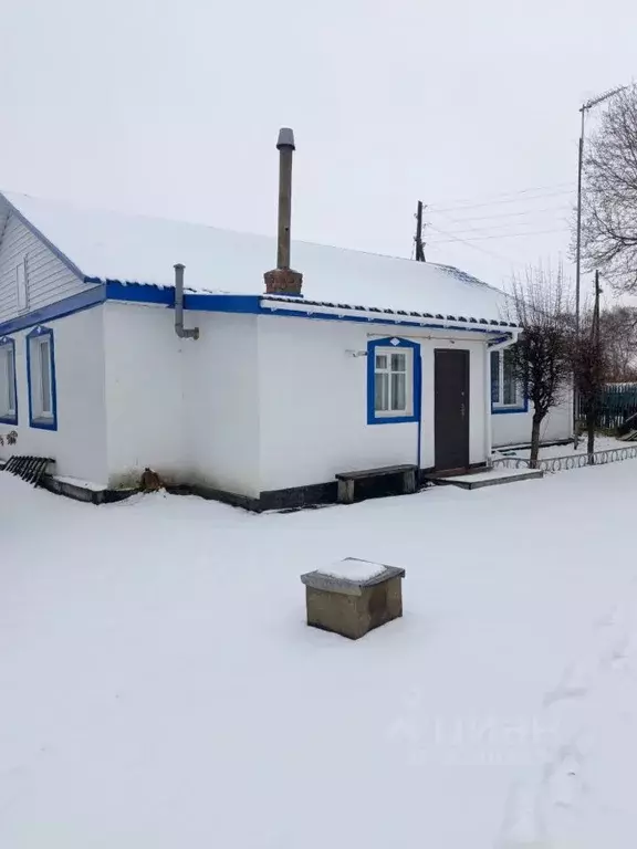 Дом в Омская область, Таврический район, с. Харламово ул. 60 лет СССР ... - Фото 1