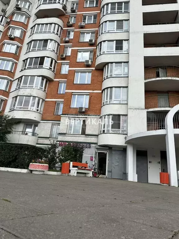 Продам торговое помещение, 65 м - Фото 1