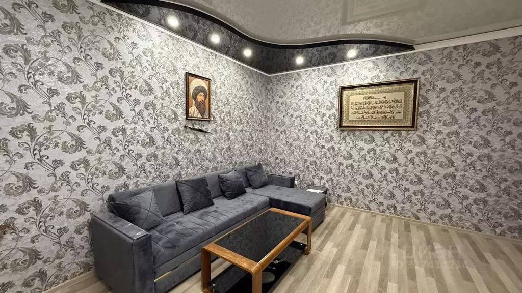 2-к кв. Дагестан, Махачкала Сепаратор мкр, ул. Цветочная, 7 (80.0 м) - Фото 0