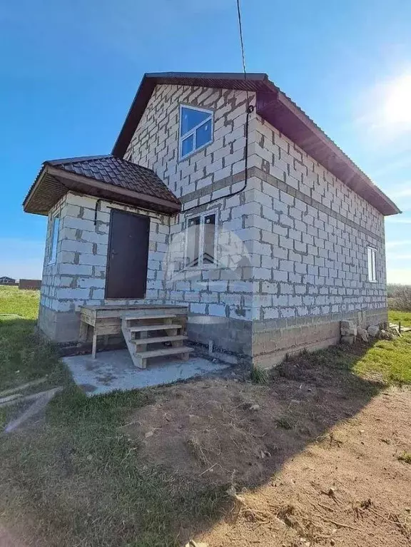 Дом в Новгородская область, Новгородский район, Савинское с/пос, д. ... - Фото 1