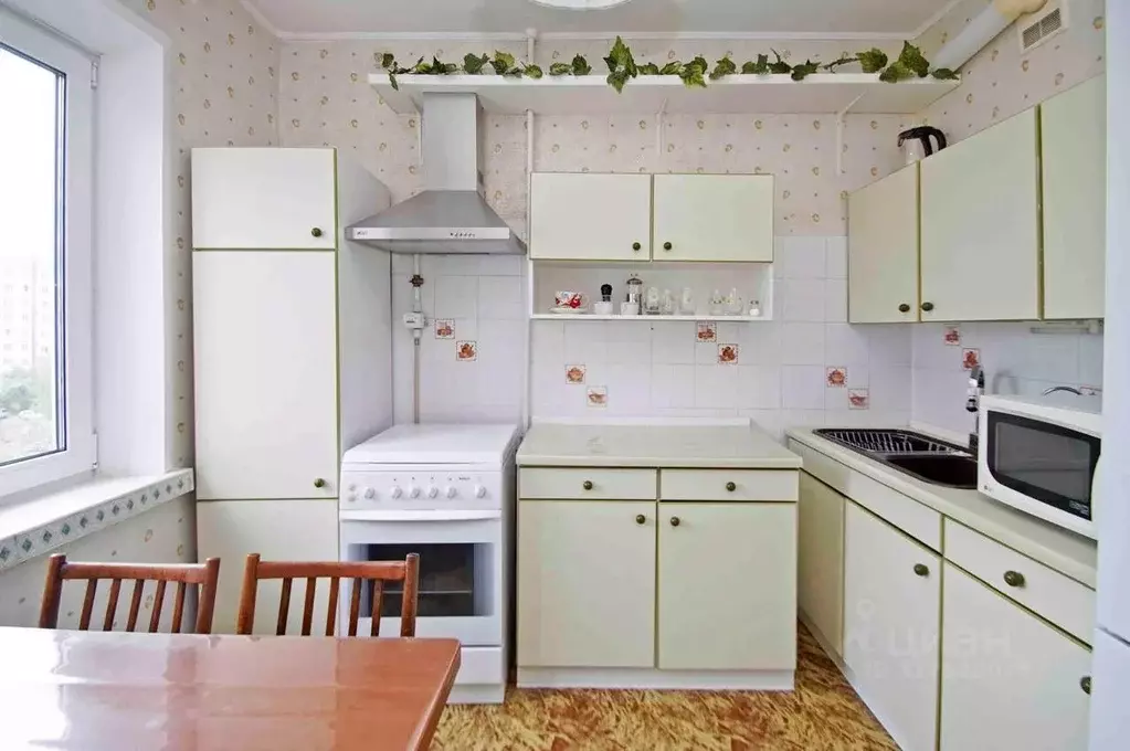 3-к кв. Омская область, Омск ул. Куйбышева, 31 (63.3 м) - Фото 0