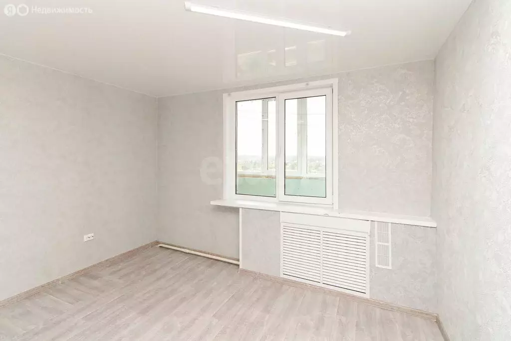 3-комнатная квартира: Тюмень, улица Бабарынка, 16А (36 м) - Фото 1