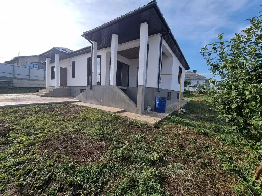 Дом в Усть-Курдюм, улица Степана Разина, 4 (220.5 м) - Фото 0